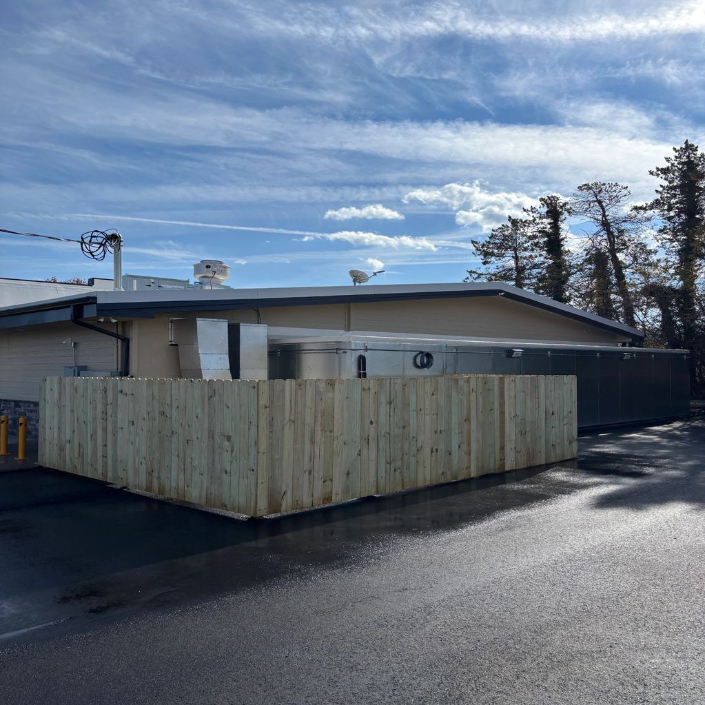 Commercial privacy fence